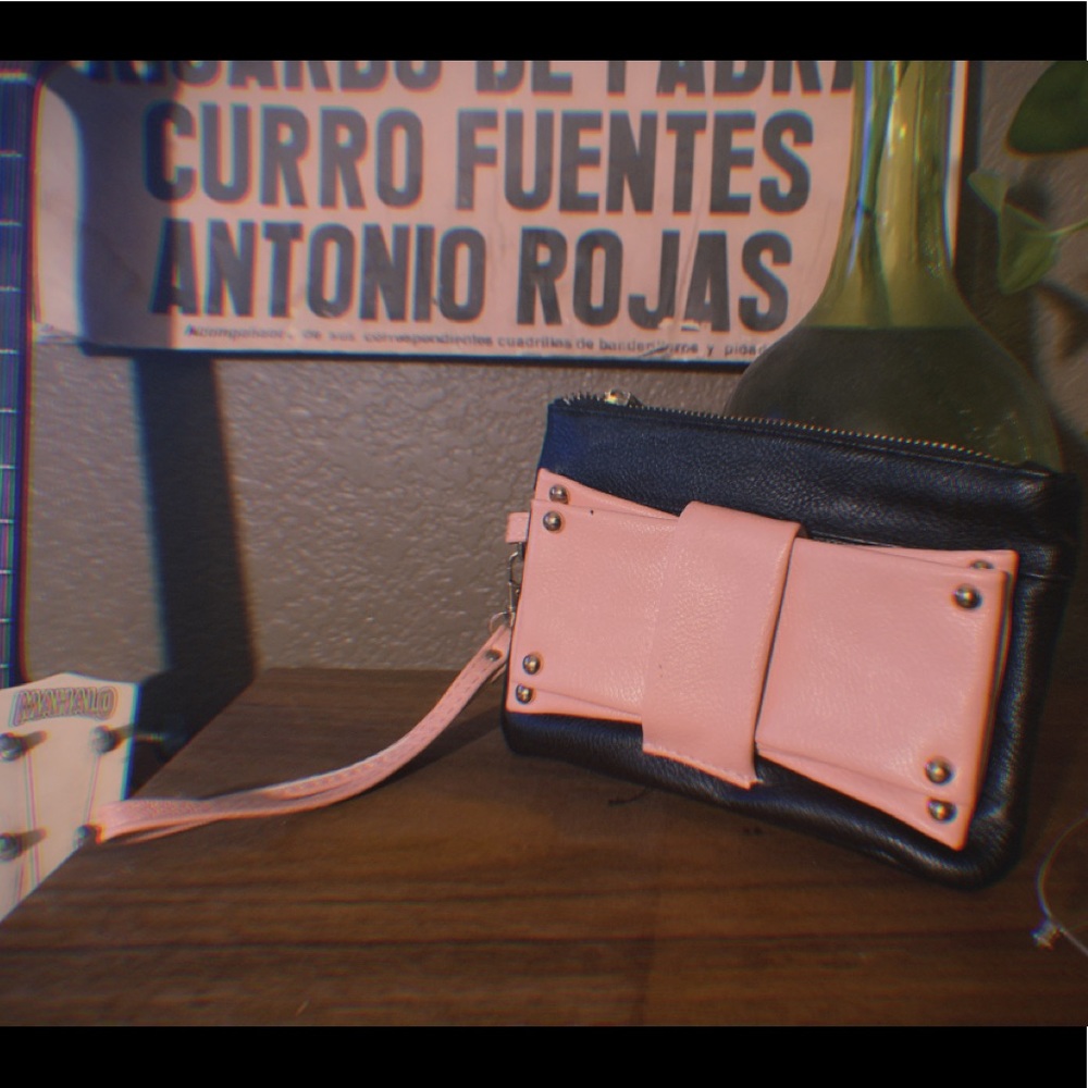 Chic wallet with bow tie